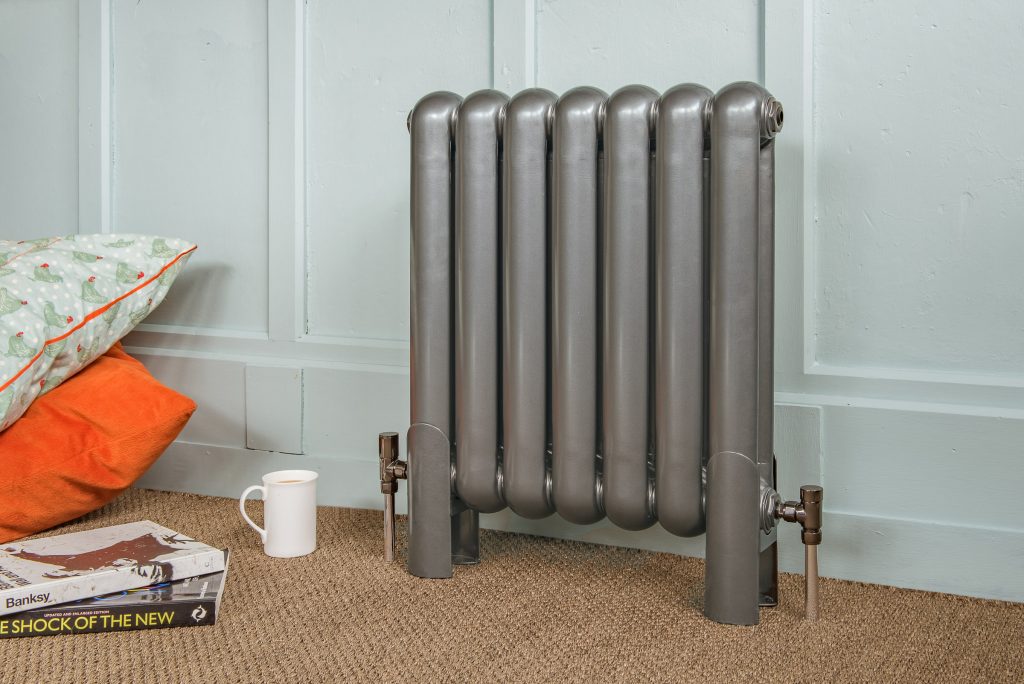 Pod feature radiator in anthracite